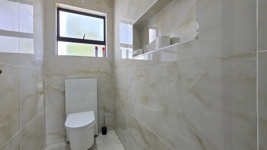 6 Bedroom Property for Sale in The Islands Estates North West